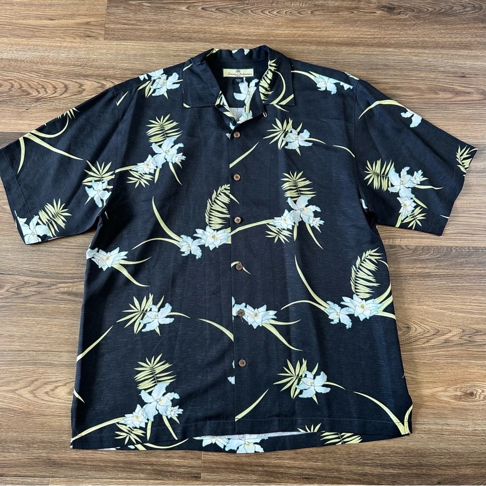 Tommy Bahama 100% Silk Short Sleeve Button Camp Shirt Large Black Floral Beach